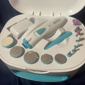 Kiss Self Nail Kit plus bonus Nanco Plush Giraffe!